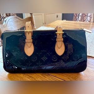 Louis Vuitton
Monogram Vernis Rosewood Avenue Burgundy